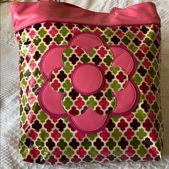 Vera Bradley Handbags - Fun Vera Bradley pink tote